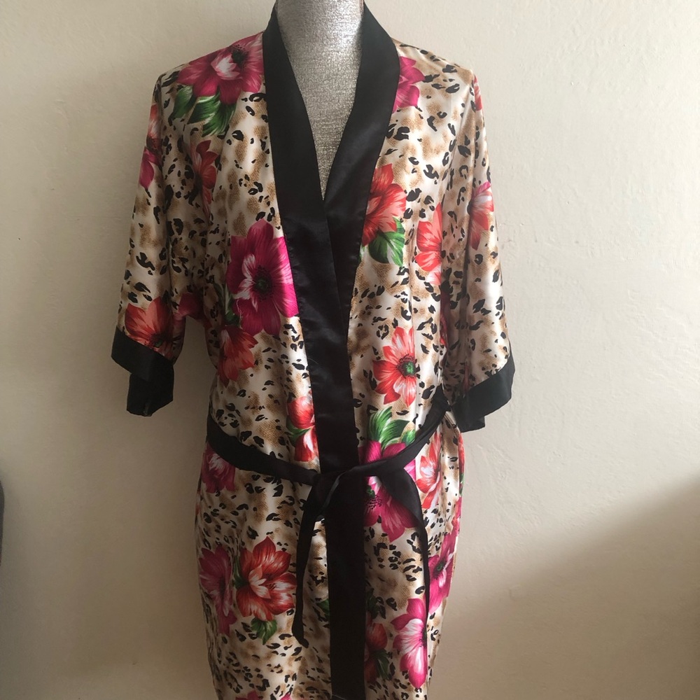 Dante classic Floral Satin Kimono Robe - Black and Pink